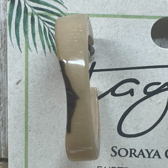 NEW TAGUA NUTS NATURAL FAIR TRADE CARVED HOOP STUD EARRINGS ROUND ARTISAN MADE - Picture 3 of 6